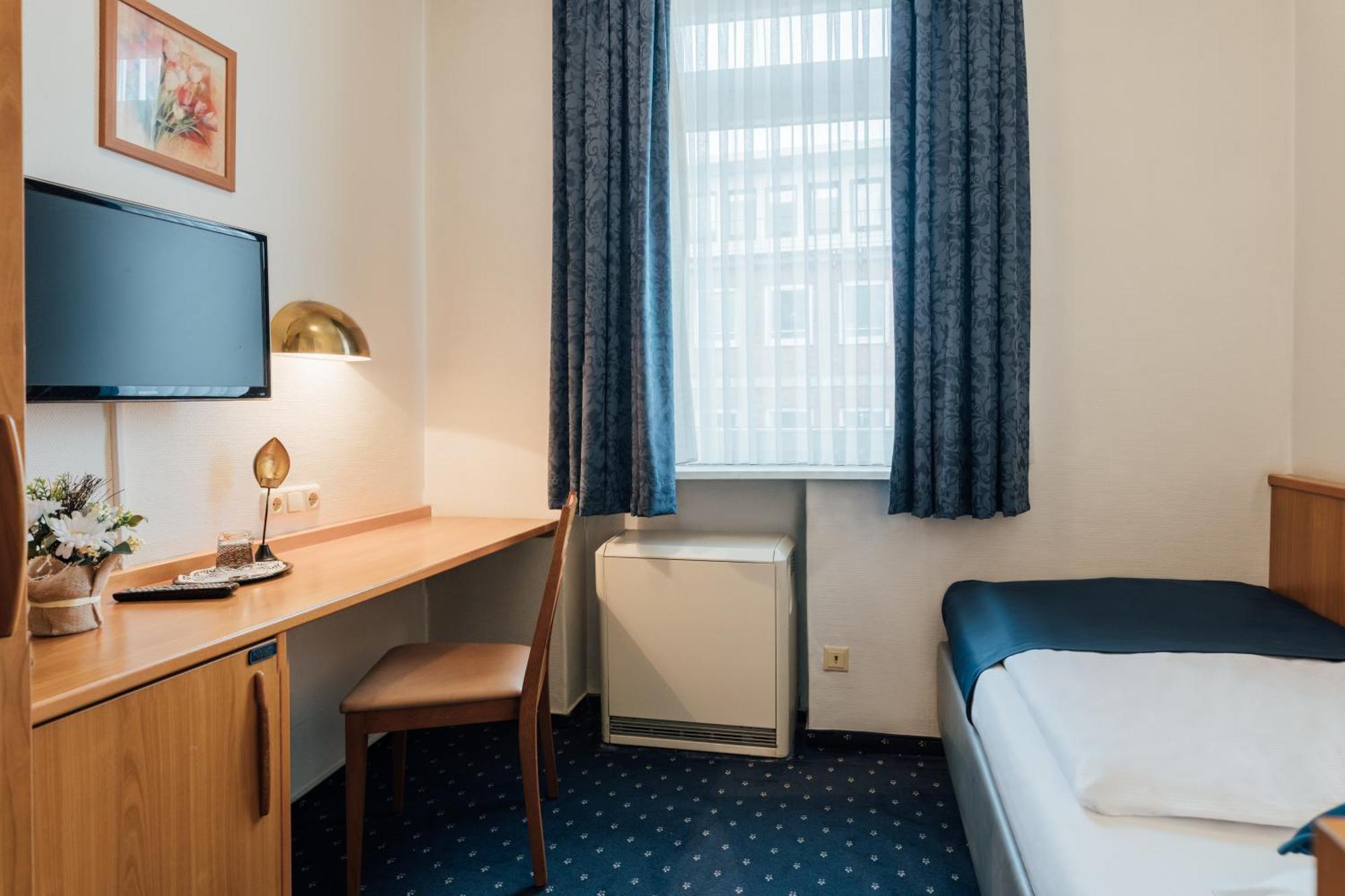 Hotel Commerz ฮัมบูร์ก ภายนอก รูปภาพ